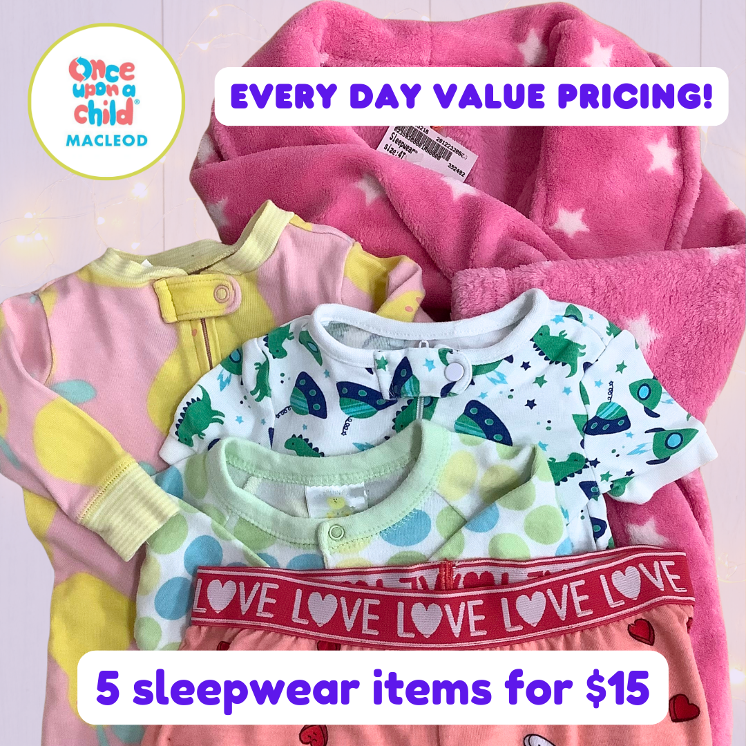 5 pieces of children's sleepwear are laid on a purple background: a pink housecoat with white stars, a pink and yellow one-piece, a white one piece with aliens and UFOs, a green and yellow one-piece, and a pair of pink pajama pants with hearts.